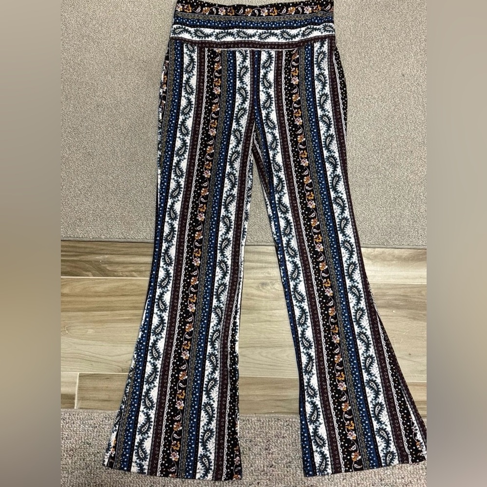 Paisley Print Bell Bottom Stretch Pants
